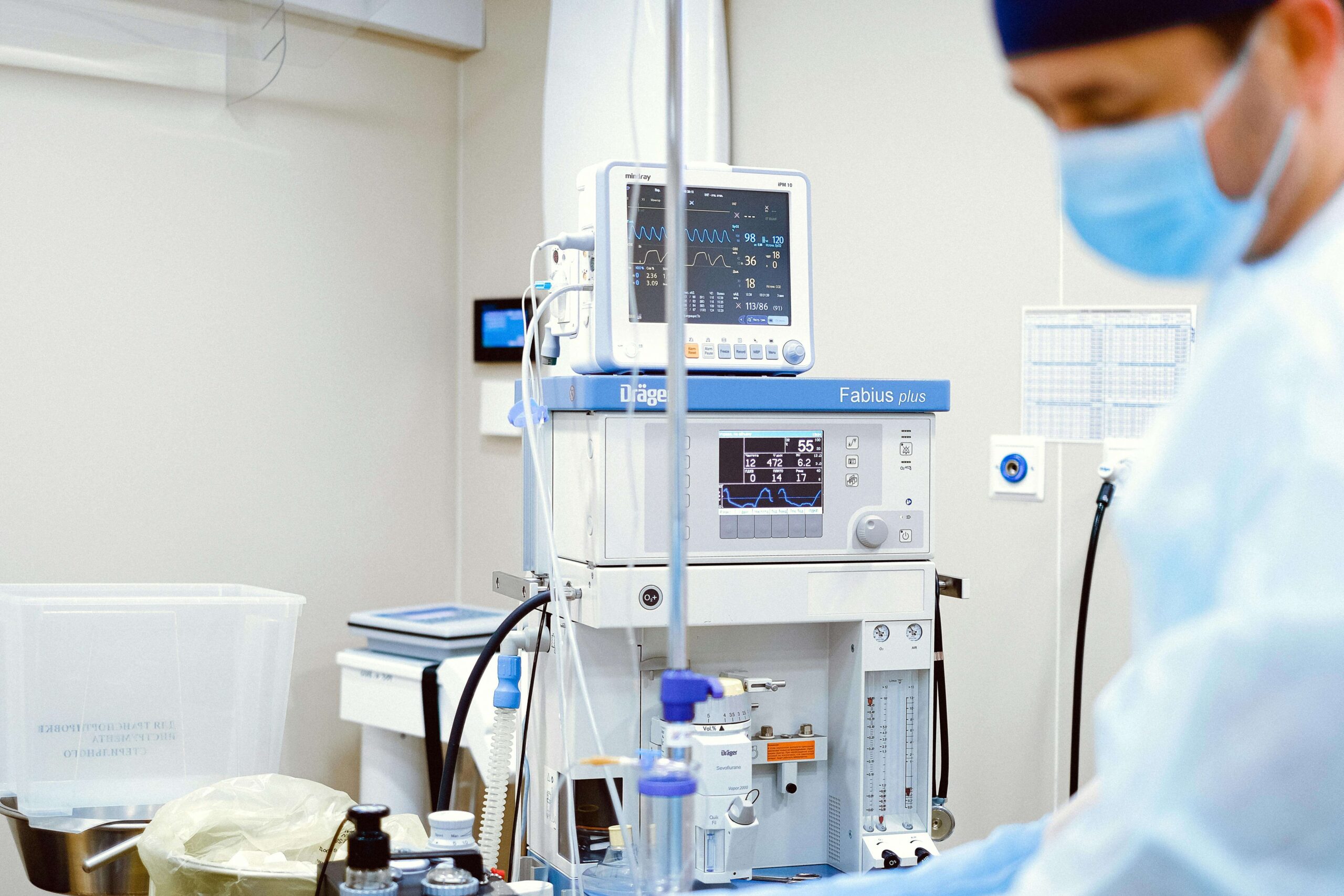 AI Translation for Medical Devices: A medical device standing behind a scientist who is working.